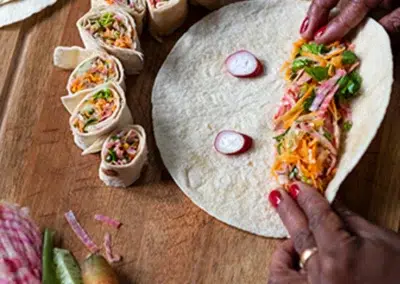 Préparation de wraps aux légumes